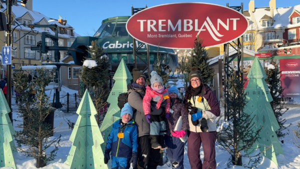 Learn to ski as a family in the Laurentians